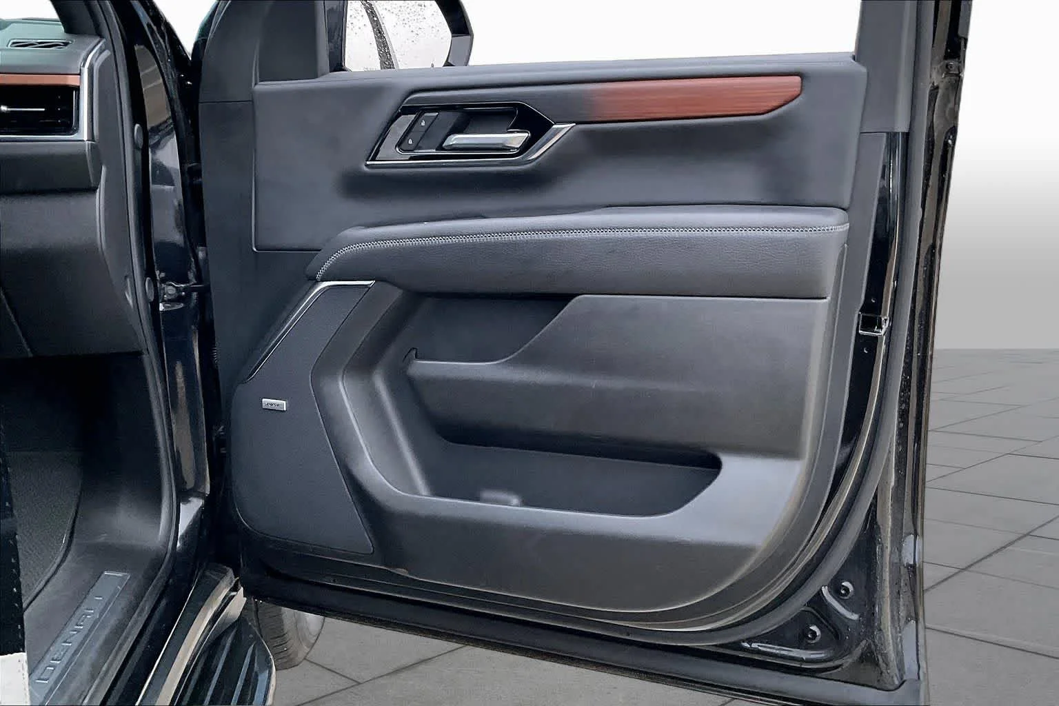Used 2025 Onyx Black GMC Denali image 20