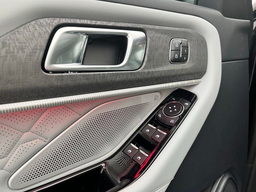 New 2026 Black Ford Platinum image 21