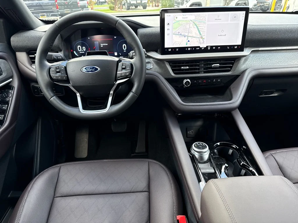 New 2026 Black Ford Platinum image 5