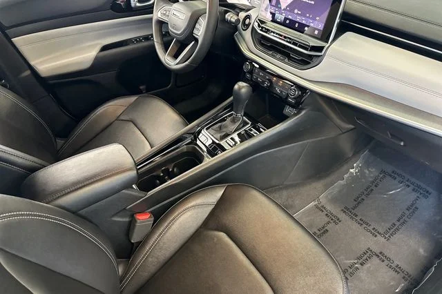 Used 2025 White Jeep Limited image 18