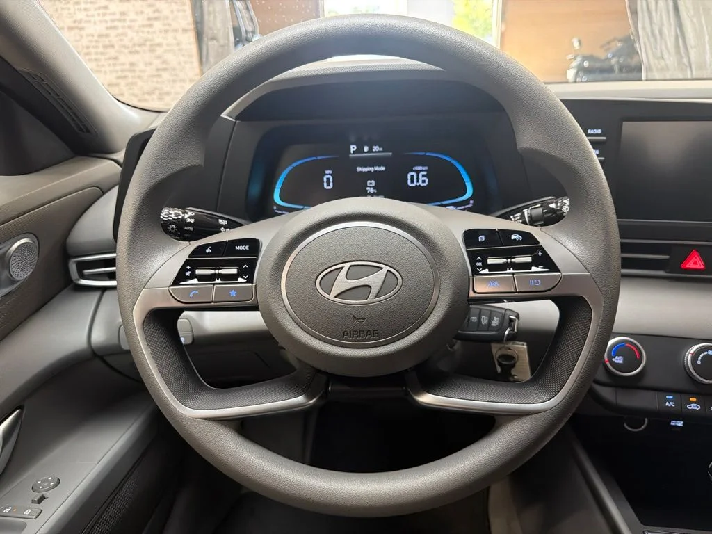 New 2026 Abyss Black Hyundai SE image 18