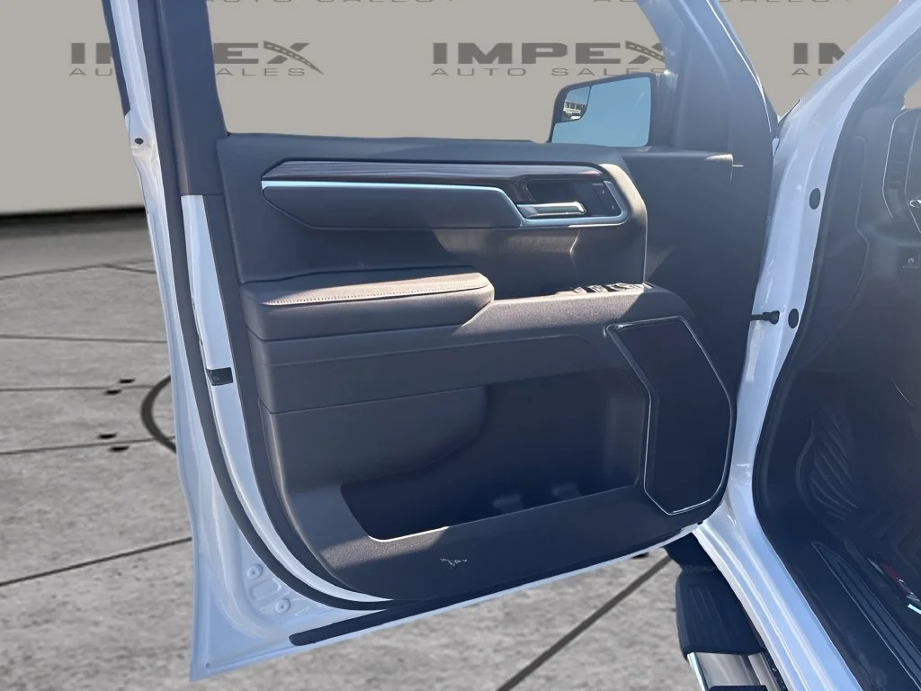 Used 2025 White Chevrolet LT image 21