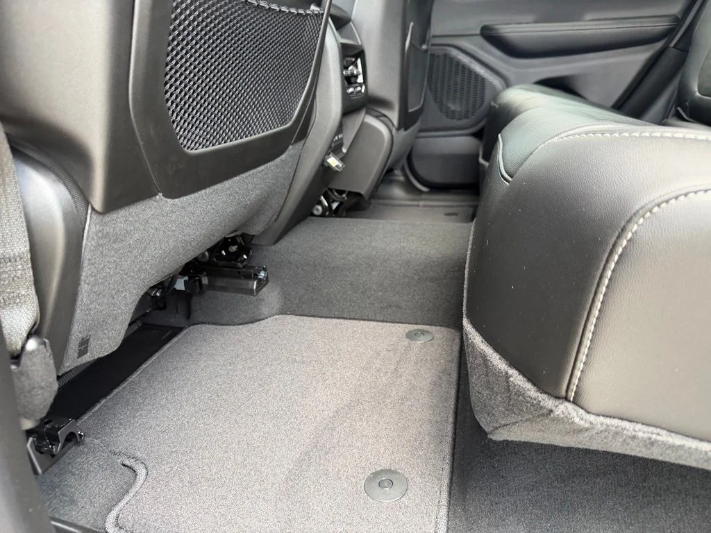 New 2026 Baltic Gray Metallic Clear-Coat Exterior Paint Jeep Laredo Altitude image 28