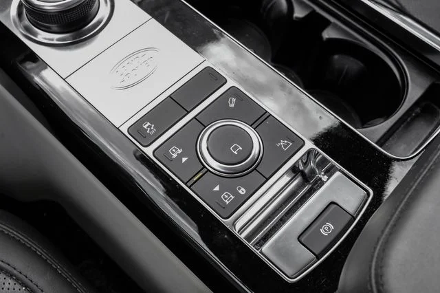 Used 2019 White Land Rover 5.0L V8 Supercharged image 33