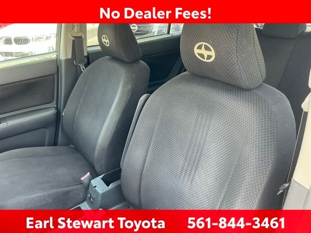 Used 2009 Green Scion Base image 19