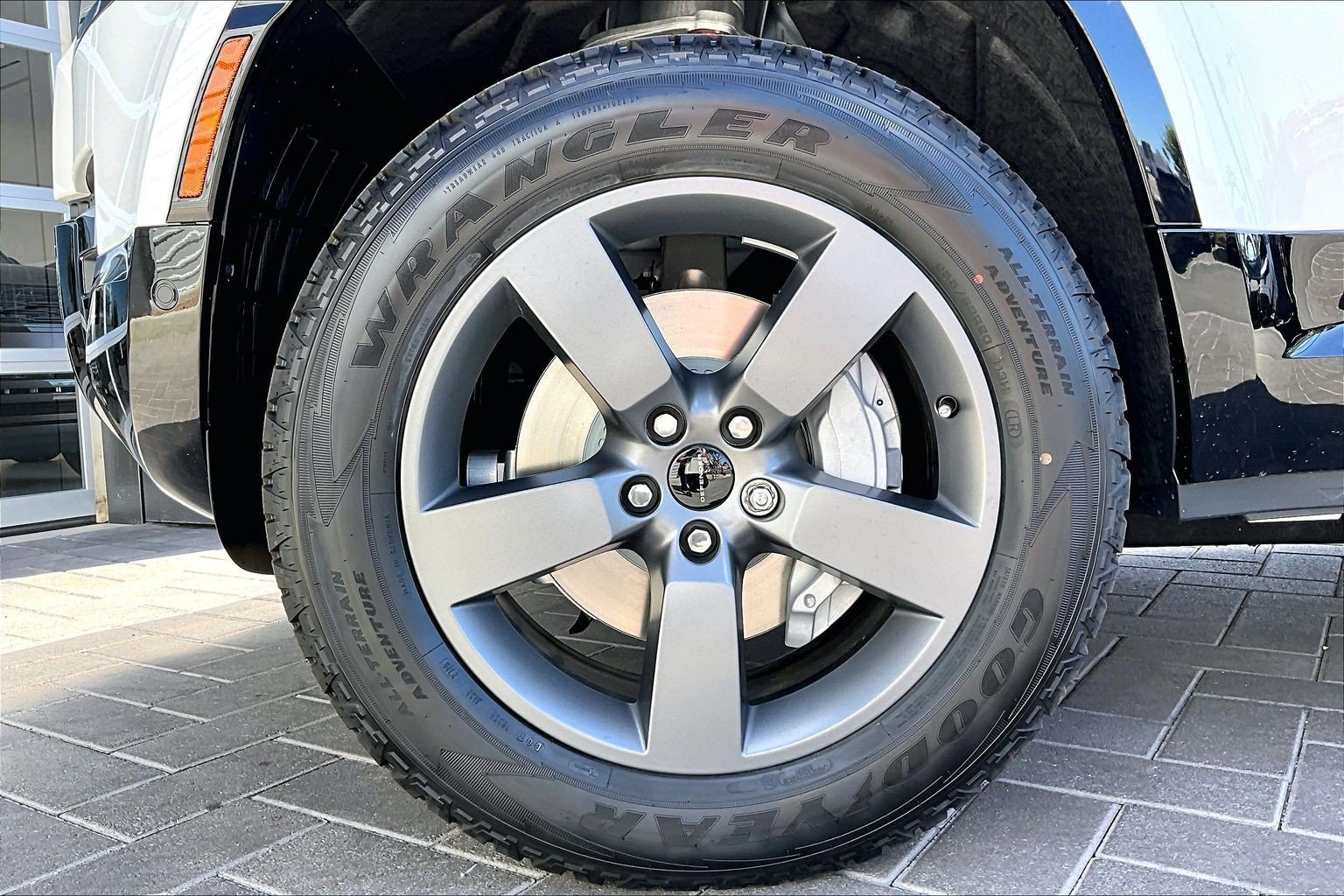 New 2026 Fuji White Land Rover X-Dynamic SE image 12