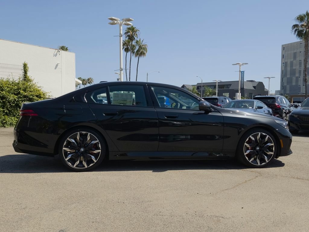 New 2026 Black Sapphire Metallic BMW 550e xDrive image 4
