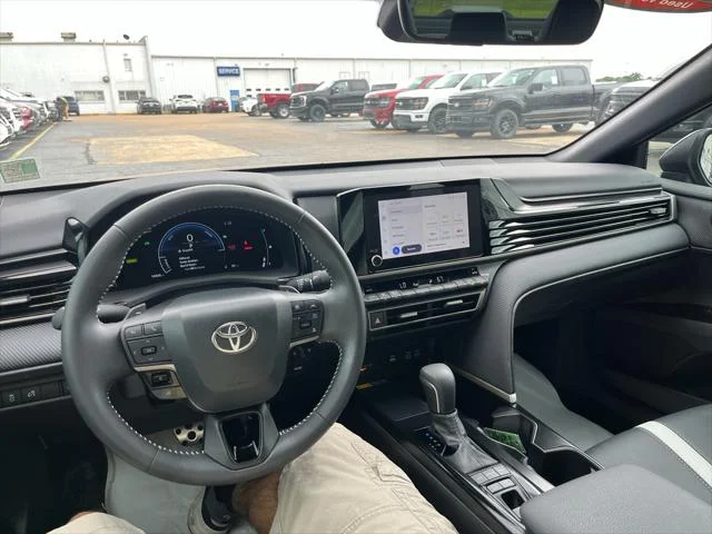 2025 Toyota Camry SE - Photo 30