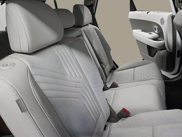New 2026 White Hyundai SEL Premium 8P image 25