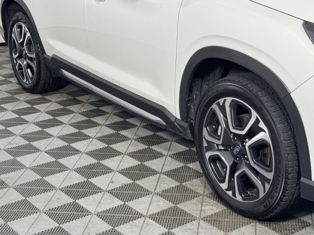 Used 2023 Crystal White Pearl Subaru Limited image 18