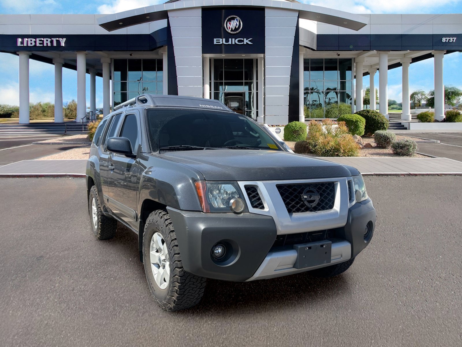 Used 2011 Night Armor Pearl/mica Nissan S image 2