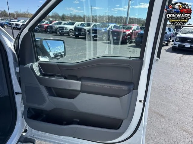New 2025 Oxford White Ford XLT image 36