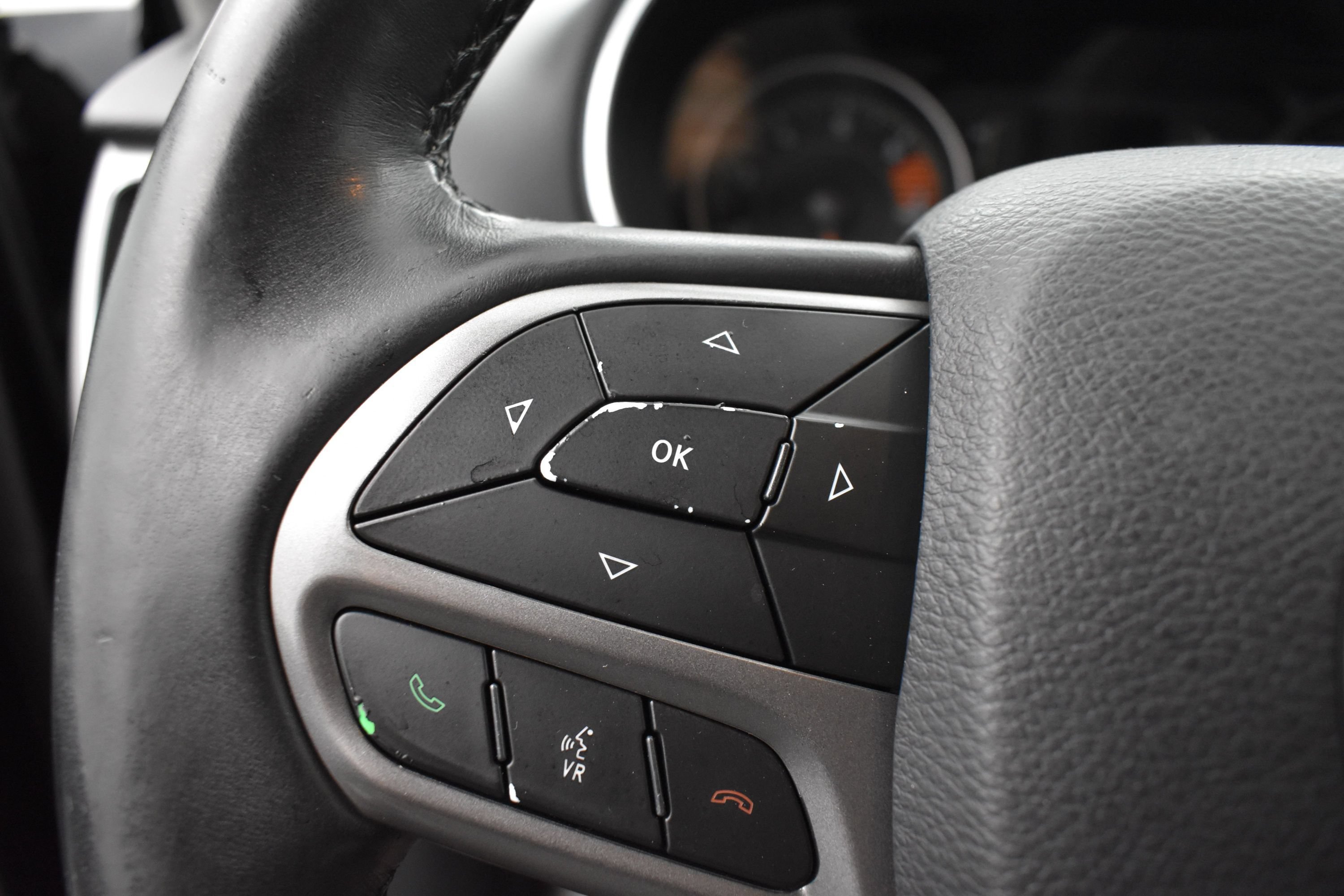 Used 2019 Diamond Black Crystal Pearlcoat Jeep Latitude Plus image 6