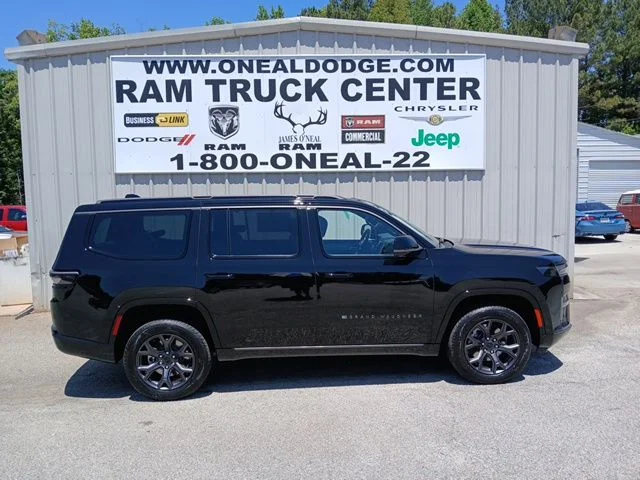 New 2026 High Gloss Black Exterior Paint Jeep Limited Altitude image 2