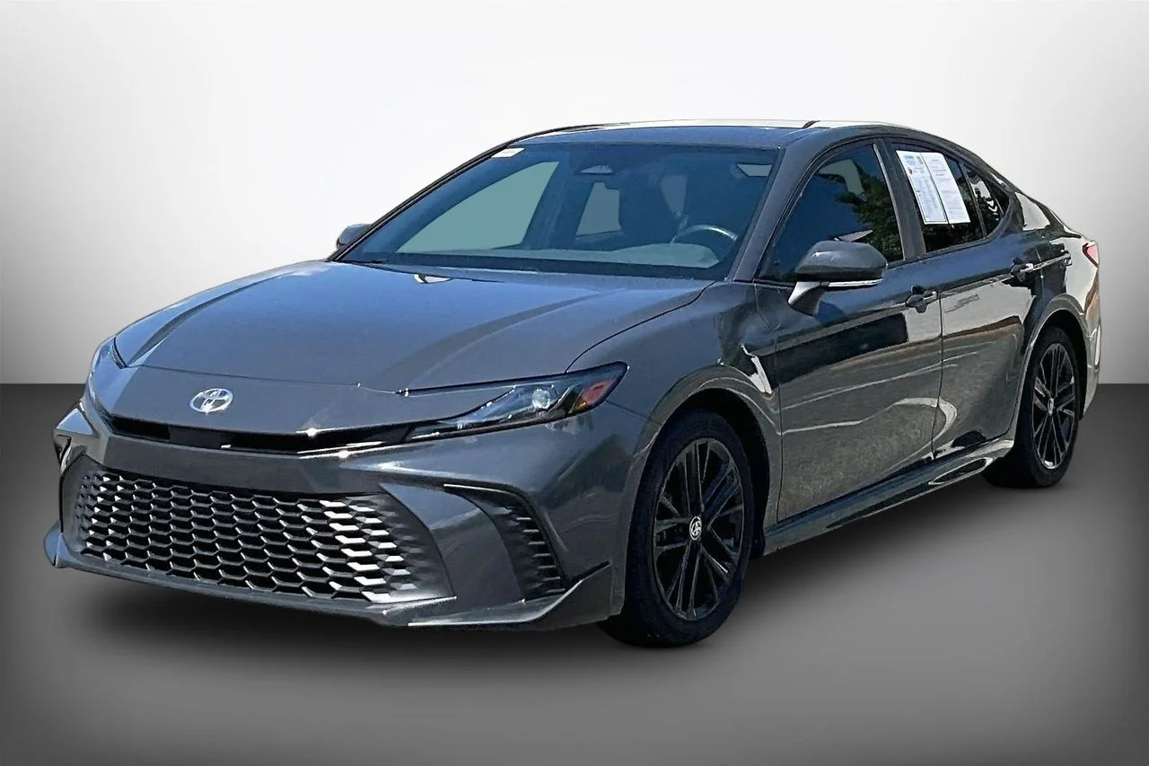 Used 2025  Toyota SE image 4