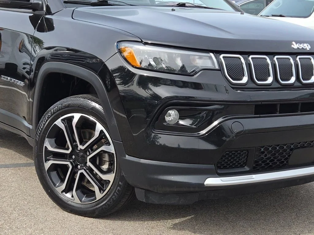 Used 2022 Black Jeep Limited image 3