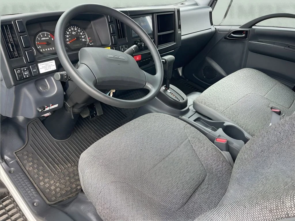 Used 2024 Arc White Chevrolet 1WT image 18