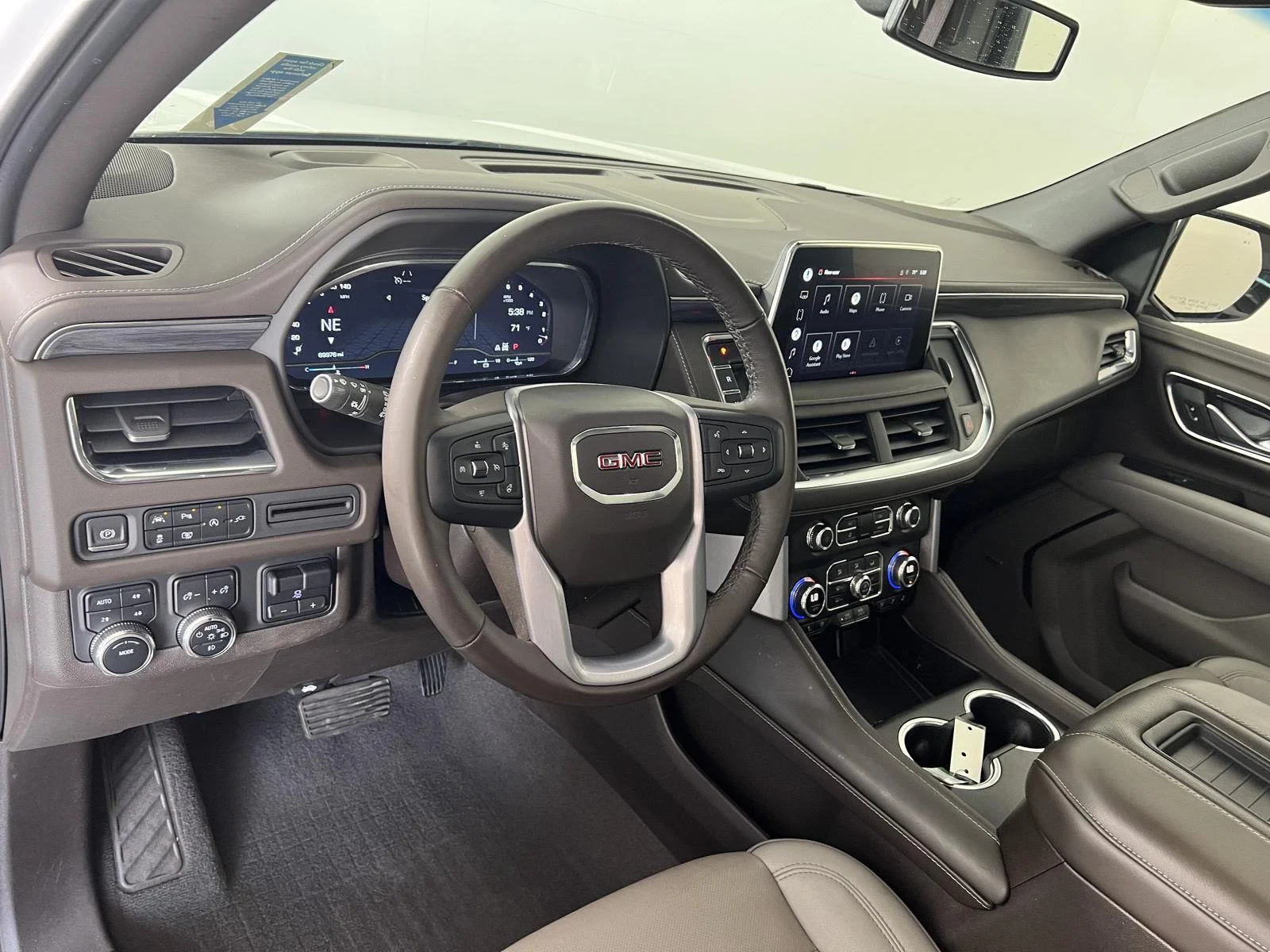 Used 2022 White Frost Tricoat GMC SLT image 6