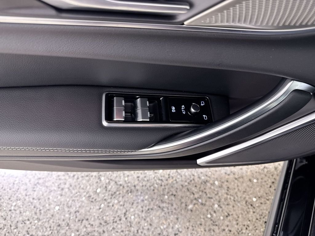2024 Jaguar XF R-Dynamic SE - Photo 13