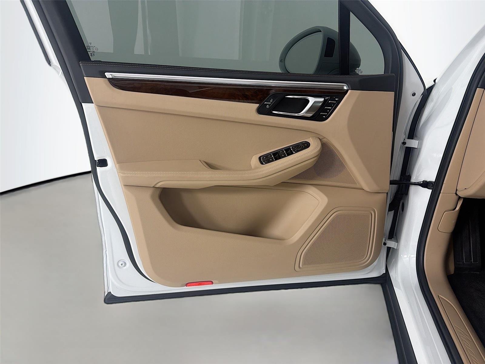 Used 2023 Carrara White Metallic Porsche T image 6