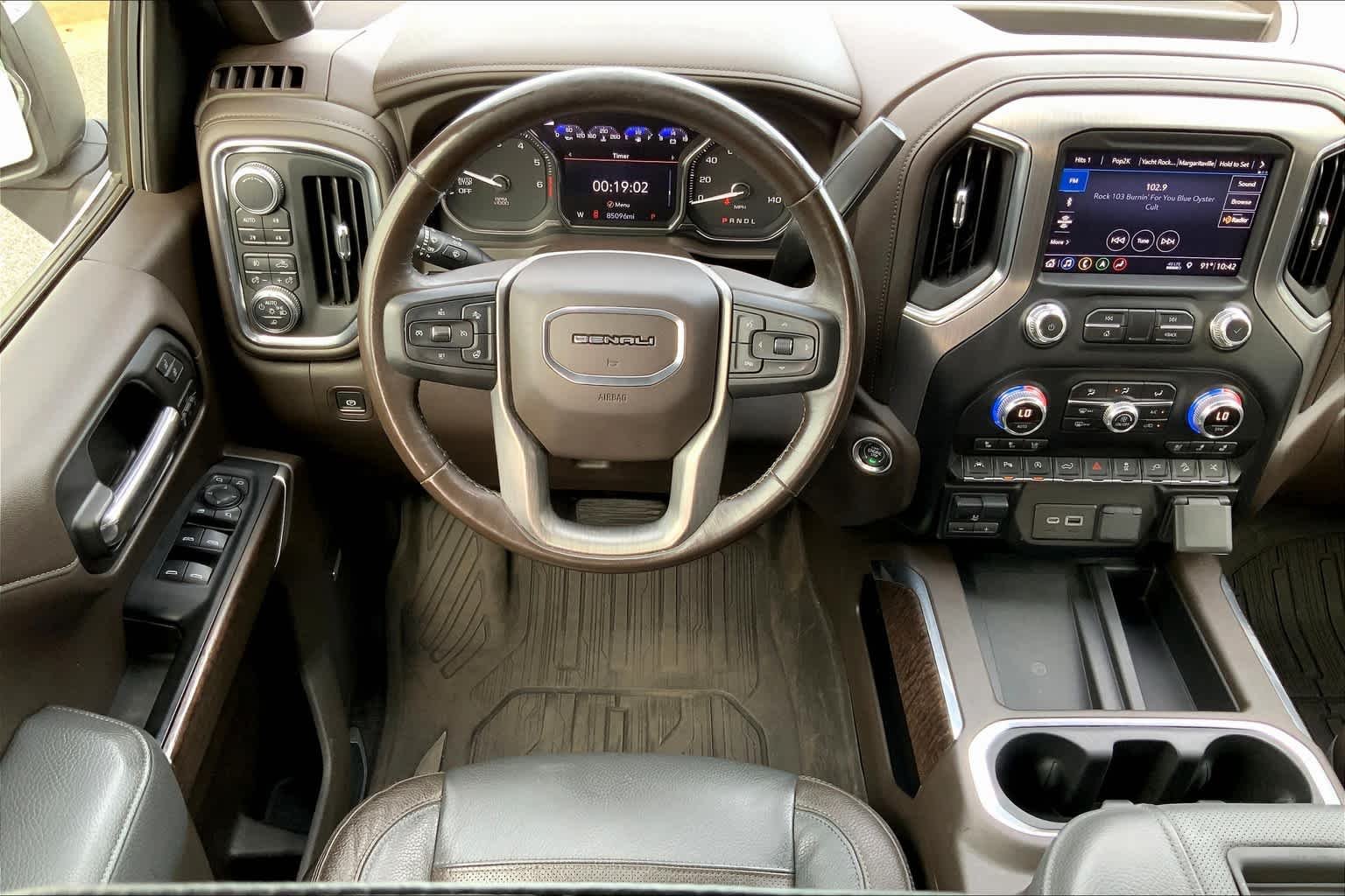 Used 2019 White Frost Tricoat GMC Denali image 6