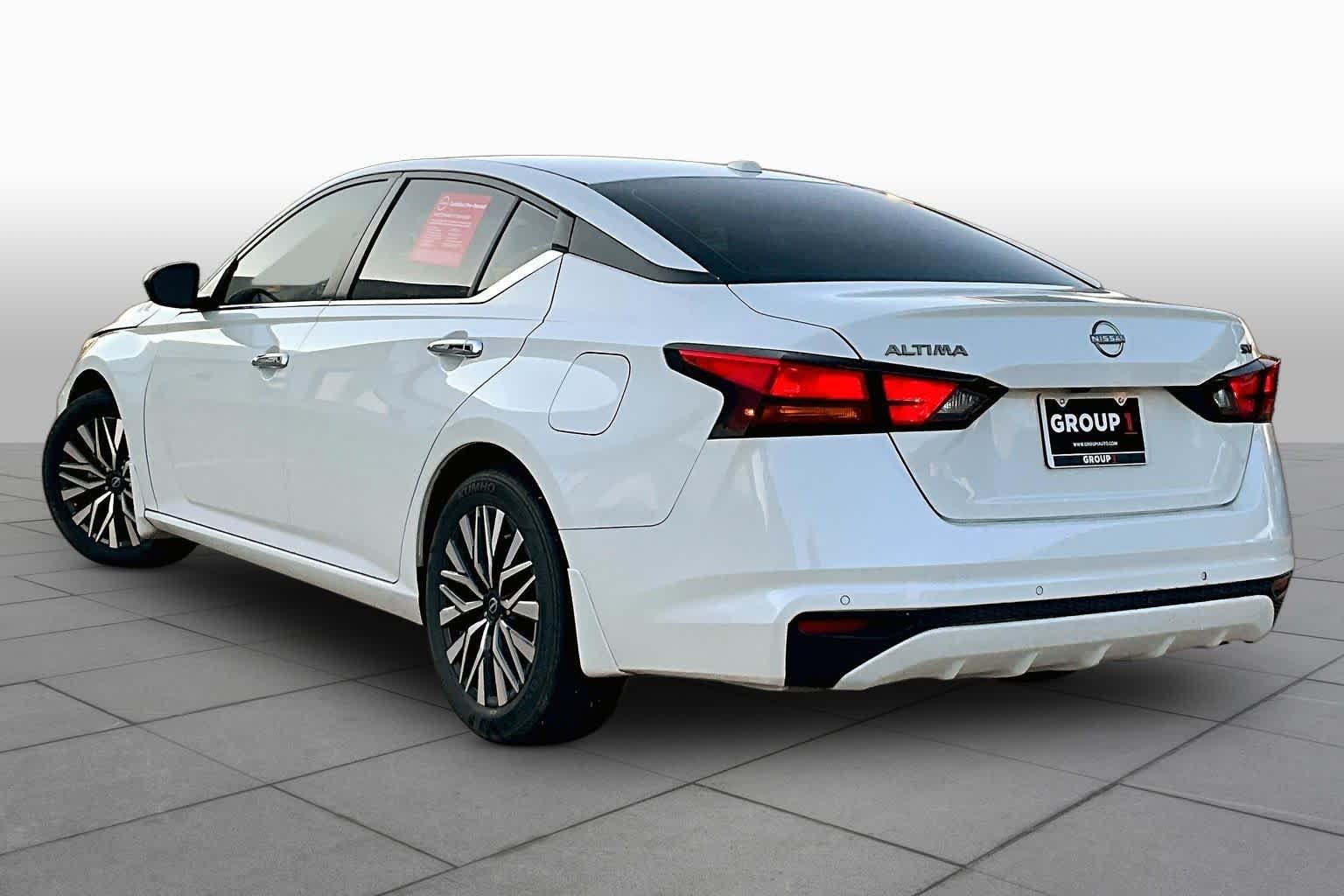 Used 2024 Pearl White Tricoat Nissan 2.5 SV image 12