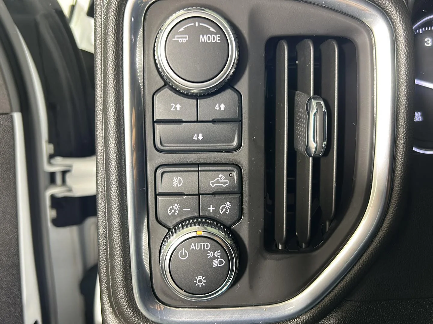 Used 2022 Summit White GMC SLE image 19