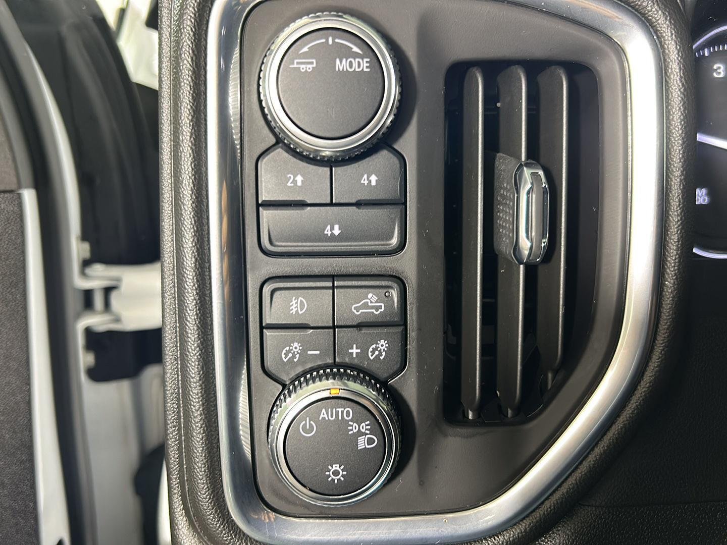 Used 2022 Summit White GMC SLE image 19