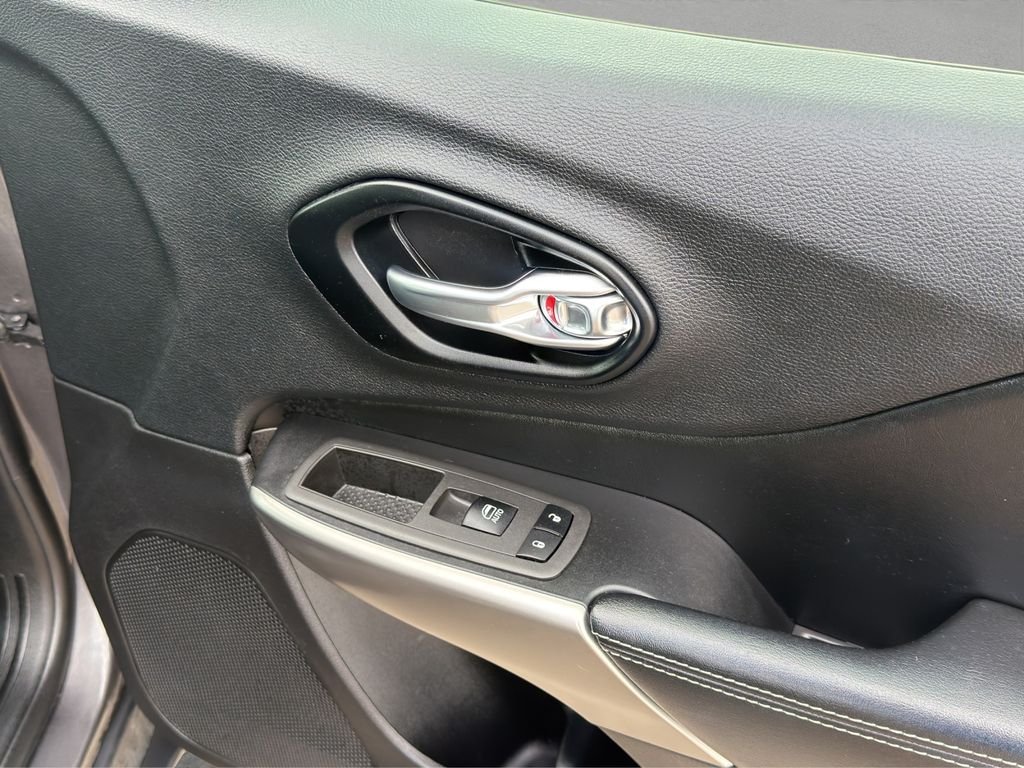Used 2021 Gray Jeep Latitude Lux image 16