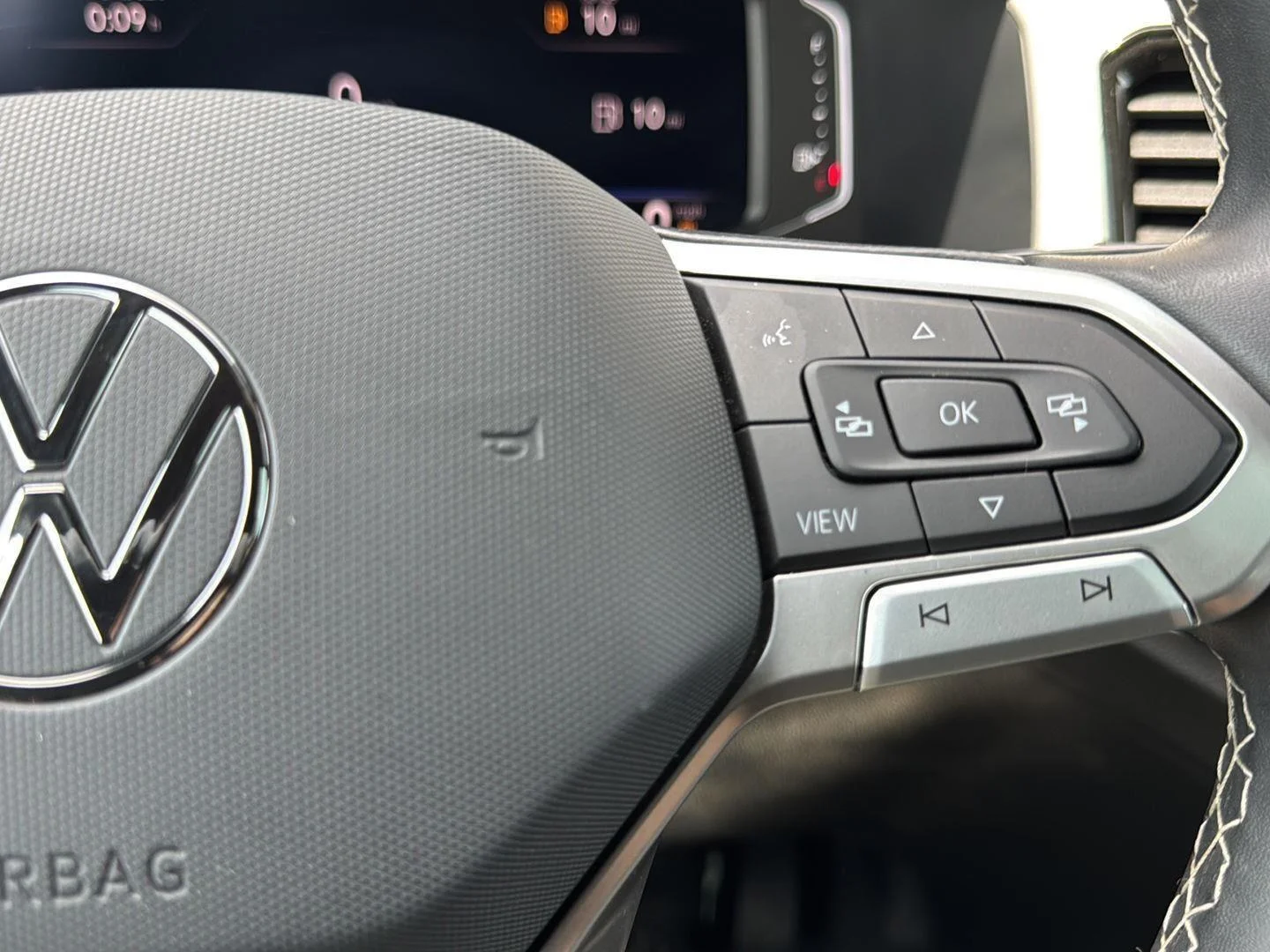 Used 2023 BLACK                     VOLKSWAGEN 3.6L V6 SE W/TECHNOLOGY F image 30