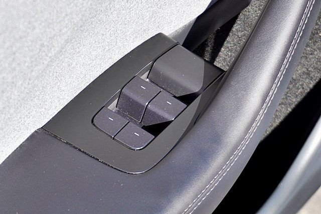 Used 2025  Tesla Long Range image 23