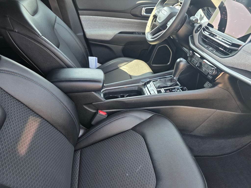 Certified Used 2024 Gray Jeep Latitude image 21