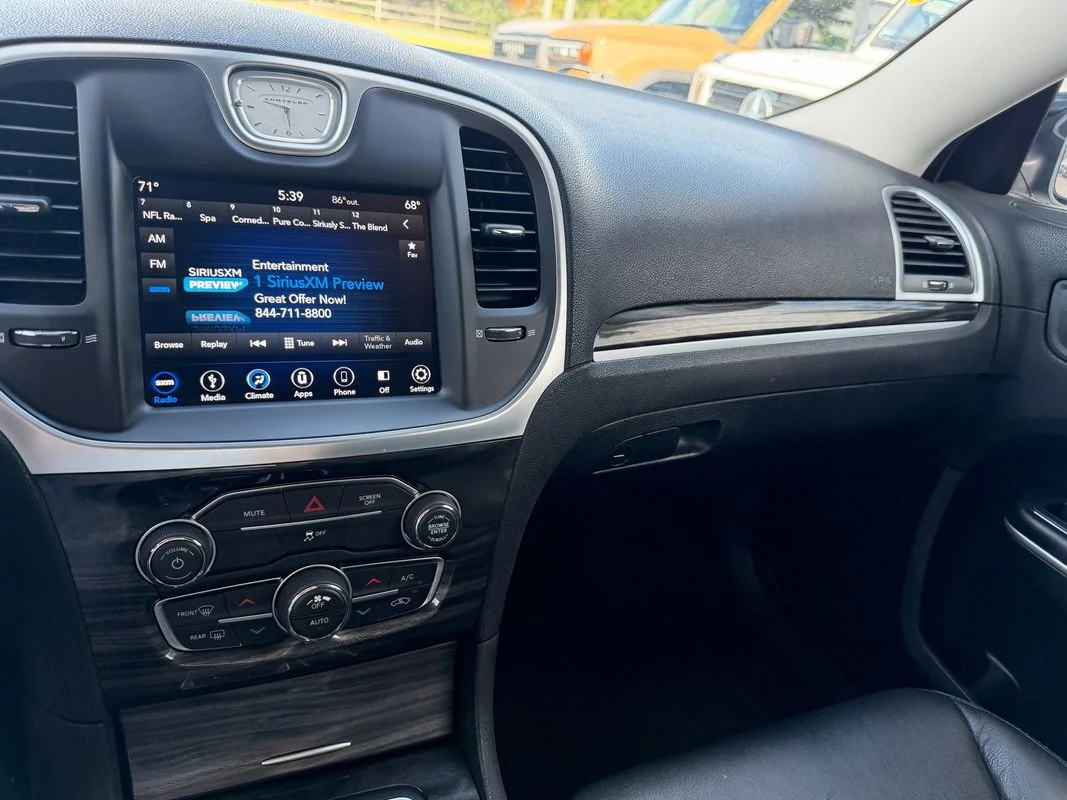 Used 2019  Chrysler Touring image 19