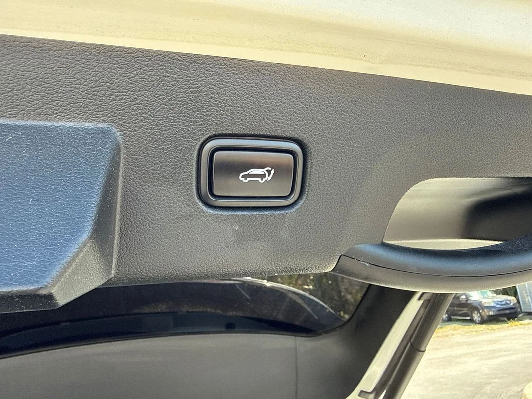 Used 2023  Kia EX image 18