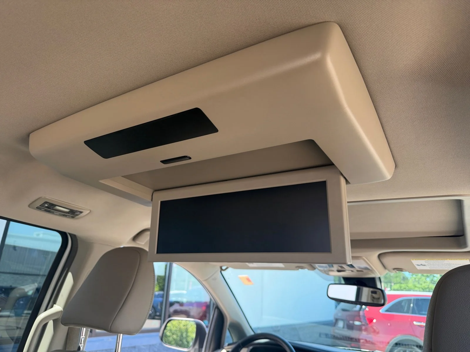 Used 2018 Super White Toyota XLE Premium image 48