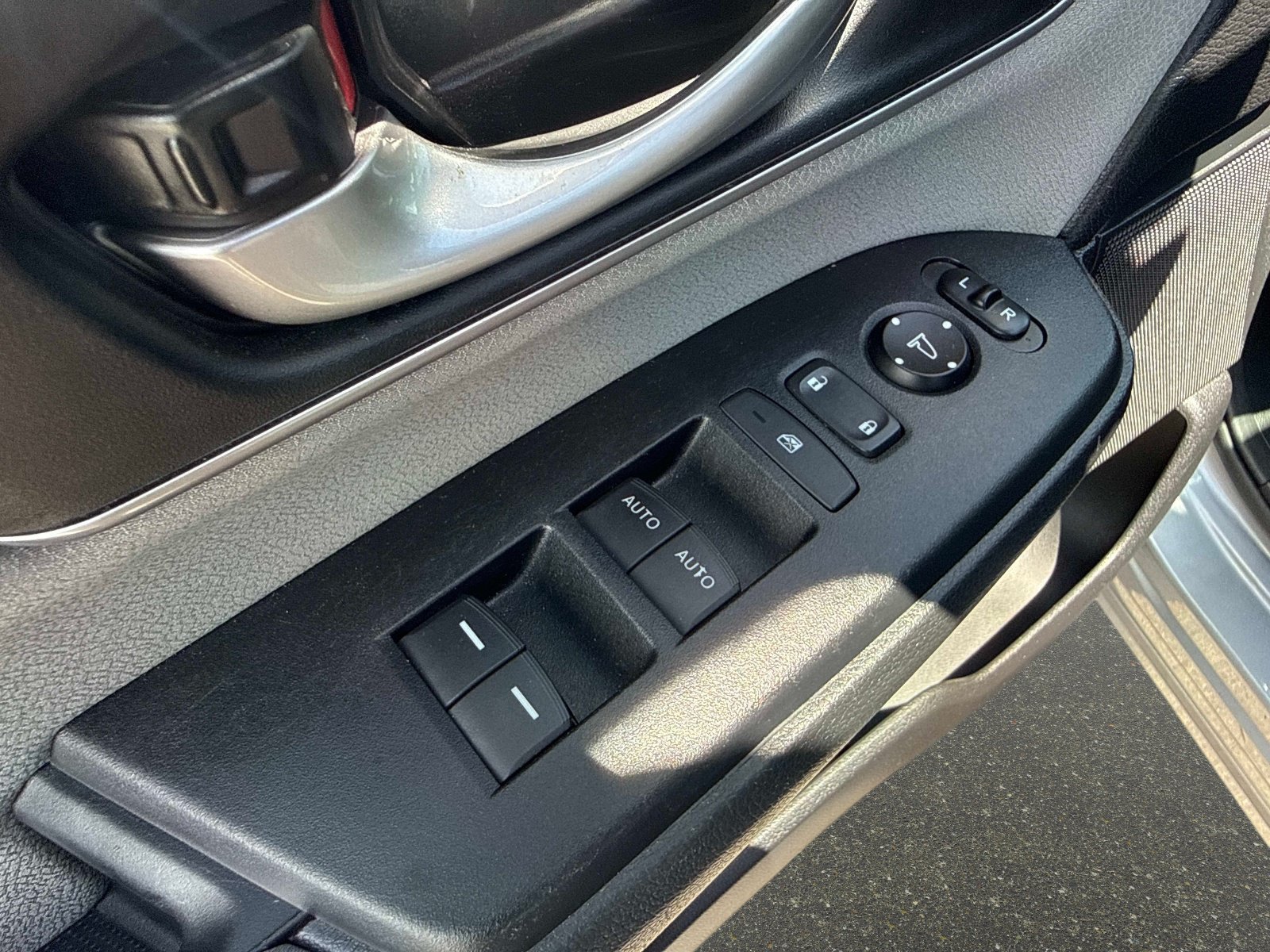 Used 2019 Silver Honda EX image 17