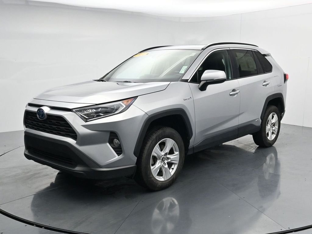 Used 2021 Silver Toyota XLE image 4