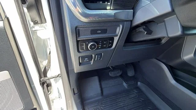 New 2026 Star White Metallic Tri-Coat Ford Lariat® image 69