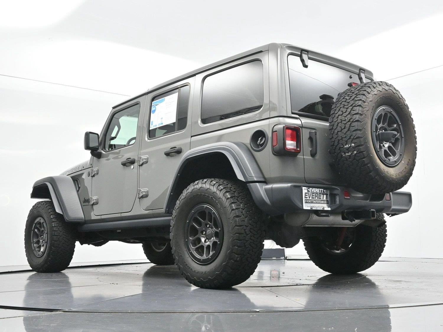 Used 2023 Gray Jeep High Tide image 42