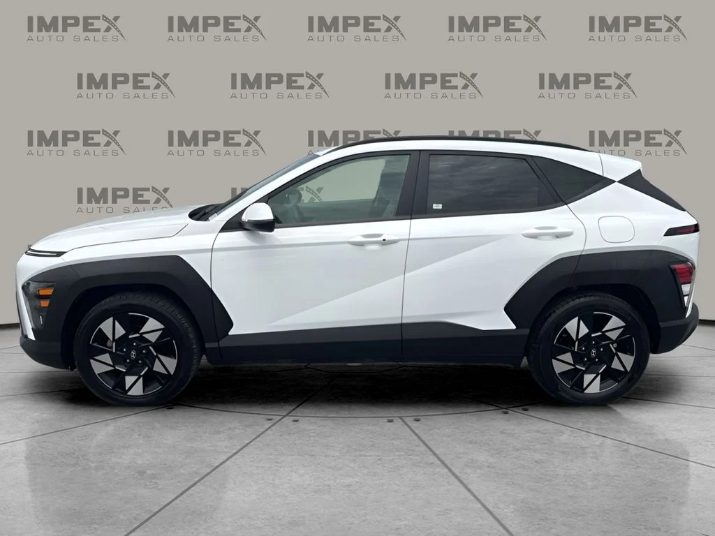 Used 2024 White Hyundai SEL image 2