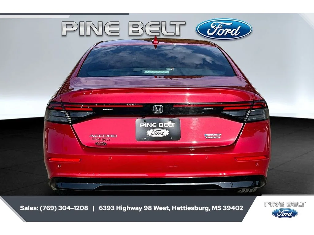 Used 2025 Red Honda Touring image 4
