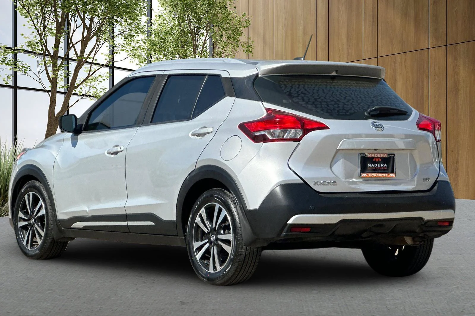 Used 2019 Silver Nissan SR image 6