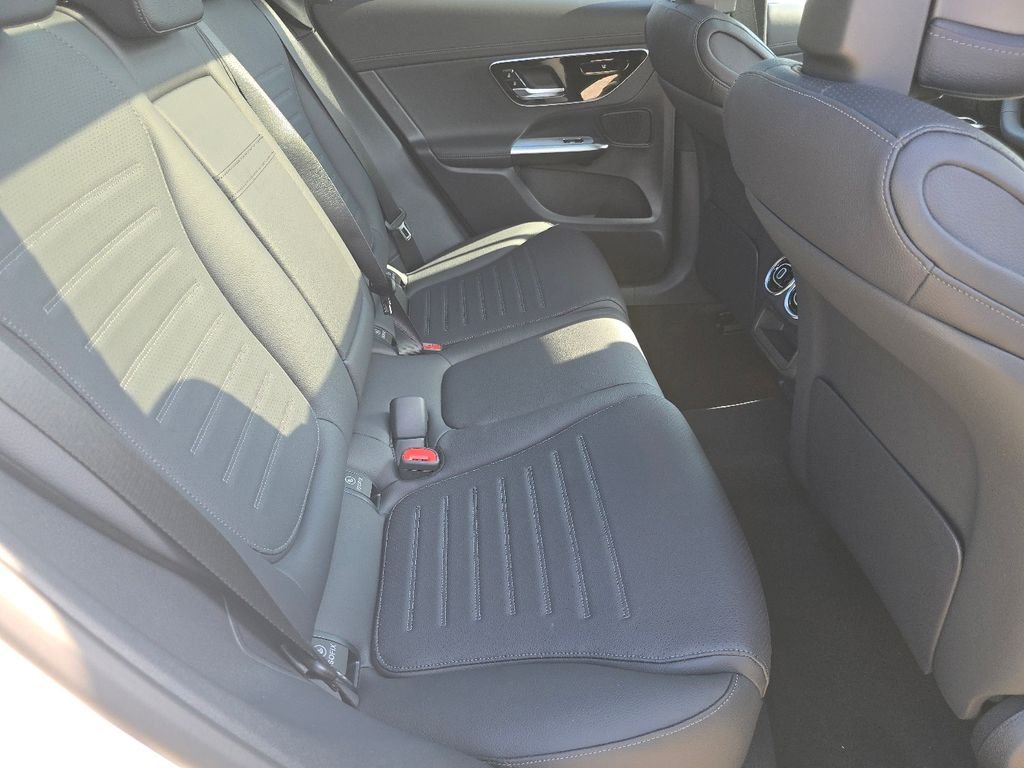 New 2026 Polar White Mercedes-Benz GLC 300 image 21