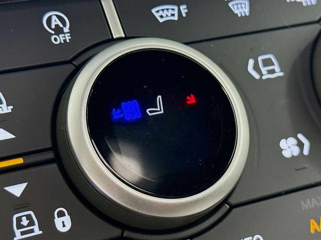 New 2026 Fuji White Land Rover X-Dynamic SE image 22