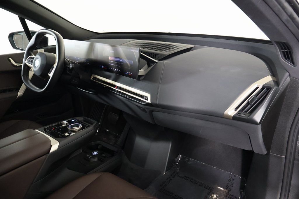 Certified Used 2024 Black Sapphire Metallic BMW xDrive50 image 9
