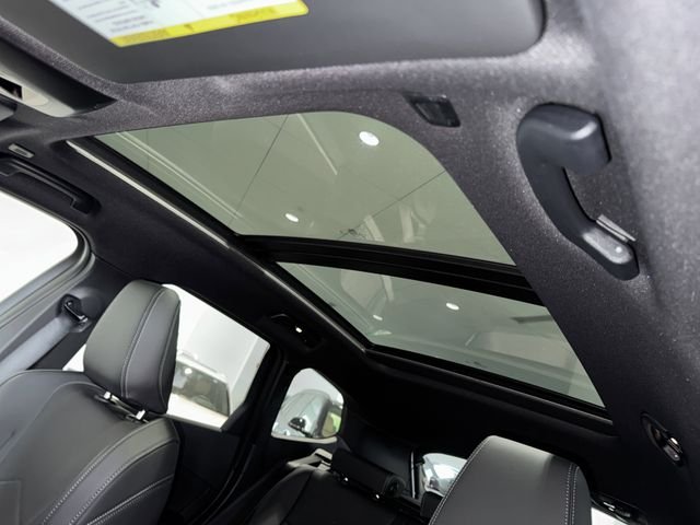 New 2026 Mineral White Metallic BMW xDrive28i image 23