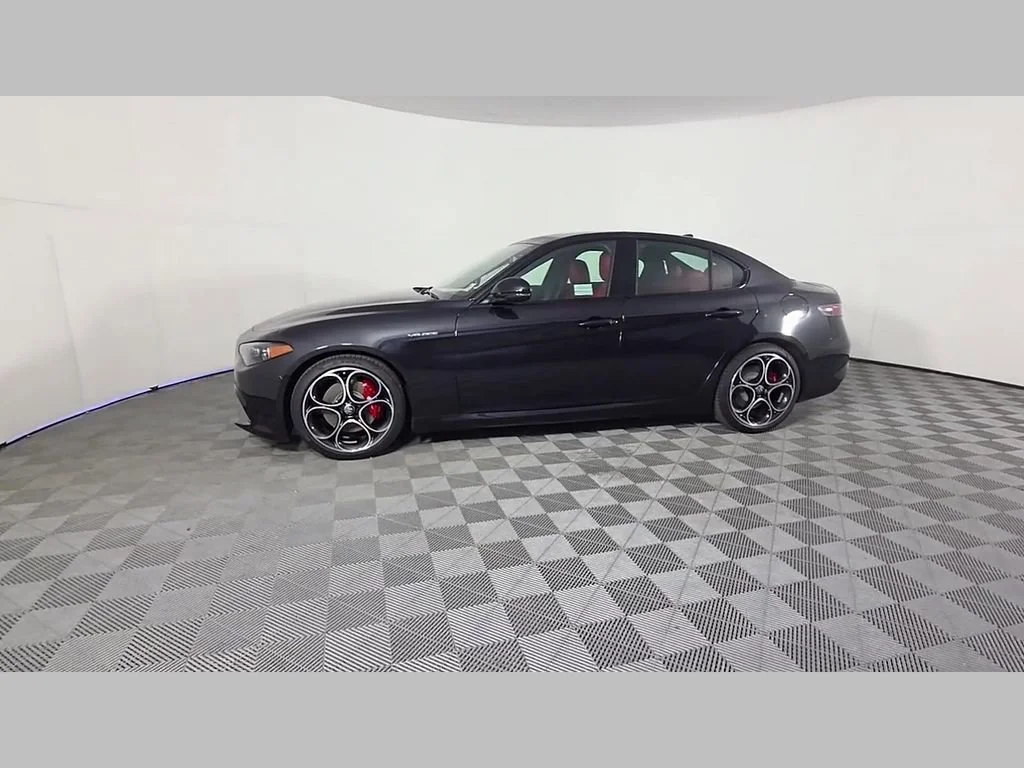 New 2026 Vulcano Black Metallic Alfa Romeo Base image 36