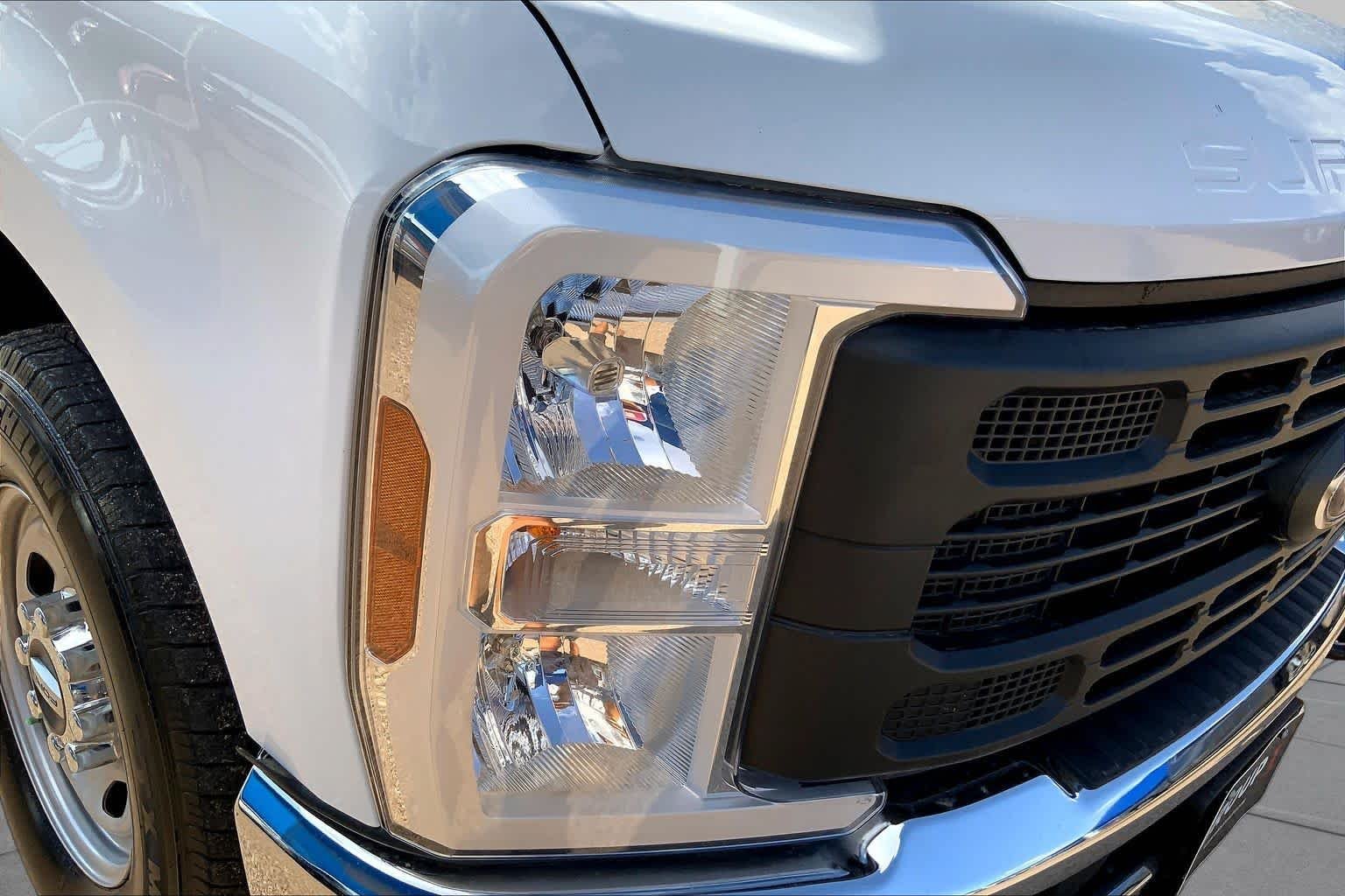 Used 2024 Oxford White Ford XL image 28