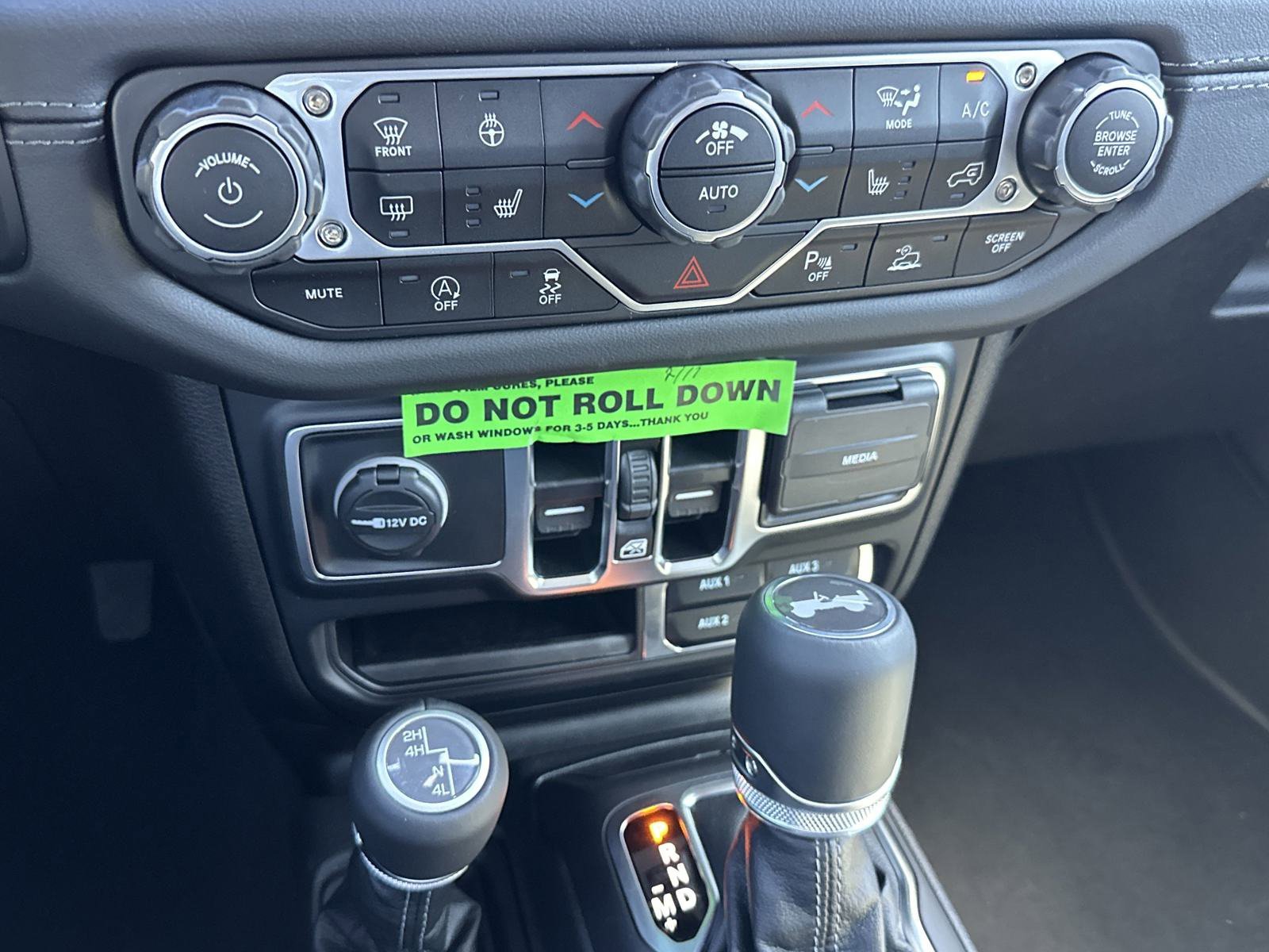 2025 Jeep Wrangler 4-Door Sahara - Photo 26