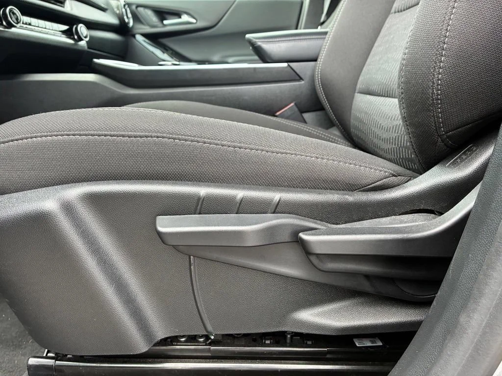 Used 2026 Sterling Gray Metallic Chevrolet LT image 27